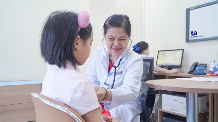 BS.CKII Nguyễn Thị Hạnh Lê - Trưởng đơn vị Nhi, Phòng khám Đa khoa Tâm Anh Quận 7 thăm khám cho khách hàng sáng 23-8. Ảnh: Phòng khám Đa khoa Tâm Anh Quận 7 BS.CKII Nguyễn Thị Hạnh Lê - Trưởng đơn vị Nhi, Phòng khám Đa khoa Tâm Anh Quận 7 thăm khám cho khách hàng sáng 23-8. Ảnh: Phòng khám Đa khoa Tâm Anh Quận 7
