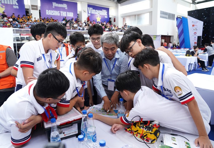 Các thí sinh ROBOTACON WRO 2024 cùng Vinamilk trở thành "Đồng minh trái đất"- Ảnh 3. Các thí sinh ROBOTACON WRO 2024 cùng Vinamilk trở thành "Đồng minh trái đất"- Ảnh 3.