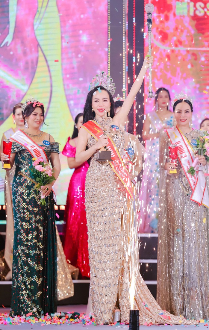 Doanh nhân Bắc Giang đăng quang Hoa hậu Doanh nhân Hoà bình 2024
- Ảnh 2. Doanh nhân Bắc Giang đăng quang Hoa hậu Doanh nhân Hoà bình 2024
- Ảnh 2.