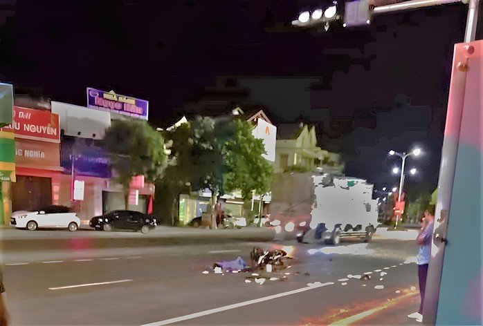 Tai nạn nghiêm trọng ở ngã ba Bắc Lý, 3 người thương vong- Ảnh 1. Tai nạn nghiêm trọng ở ngã ba Bắc Lý, 3 người thương vong- Ảnh 1.