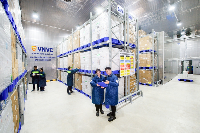 Ngay từ khi thành lập, VNVC đã chú trọng xây dựng hệ thống hàng trăm kho lạnh, dây chuyền lạnh bảo quản vắc-xin đạt chuẩn quốc tế GSP. Ảnh: Thanh Hoa Ngay từ khi thành lập, VNVC đã chú trọng xây dựng hệ thống hàng trăm kho lạnh, dây chuyền lạnh bảo quản vắc-xin đạt chuẩn quốc tế GSP. Ảnh: Thanh Hoa