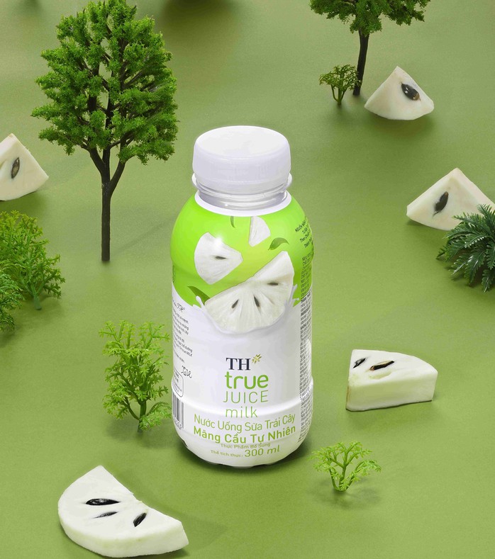Bao bì trẻ trung, bắt mắt của sản phẩm Nước uống sữa trái cây mãng cầu tự nhiên TH true JUICE milk đang thu hút sự chú ý và lựa chọn của người tiêu dùng hiện đại Bao bì trẻ trung, bắt mắt của sản phẩm Nước uống sữa trái cây mãng cầu tự nhiên TH true JUICE milk đang thu hút sự chú ý và lựa chọn của người tiêu dùng hiện đại