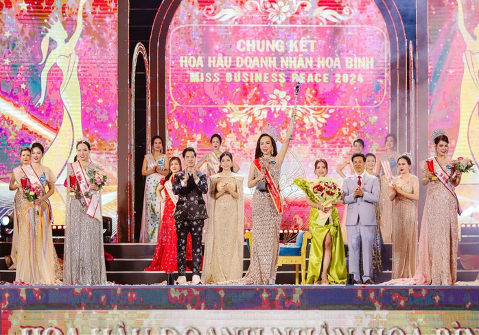 Doanh nhân Bắc Giang đăng quang Hoa hậu Doanh nhân Hoà bình 2024
- Ảnh 1. Doanh nhân Bắc Giang đăng quang Hoa hậu Doanh nhân Hoà bình 2024
- Ảnh 1.