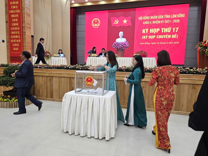 Lâm Đồng có tân Chủ tịch UBND, Chủ tịch HĐND tỉnh- Ảnh 6. Lâm Đồng có tân Chủ tịch UBND, Chủ tịch HĐND tỉnh- Ảnh 6.