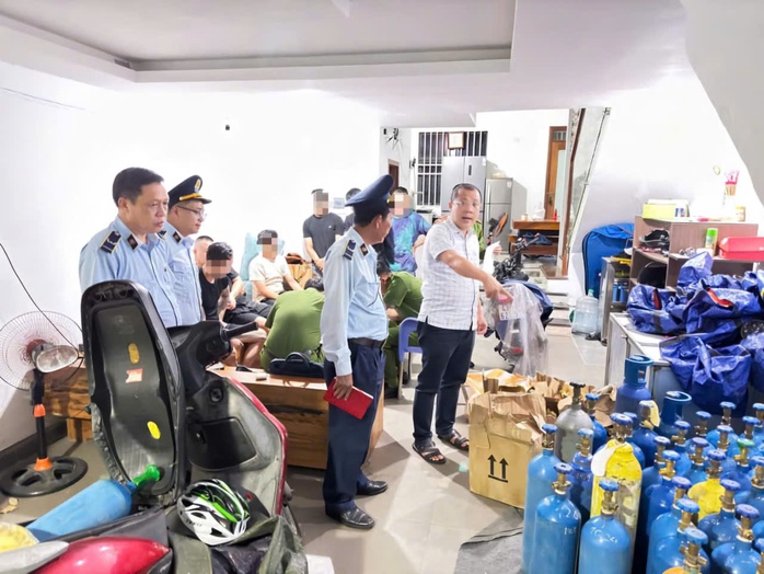 Ngỡ ngàng với "kho khí cười khủng" ở Đà Nẵng- Ảnh 2. Ngỡ ngàng với "kho khí cười khủng" ở Đà Nẵng- Ảnh 2.