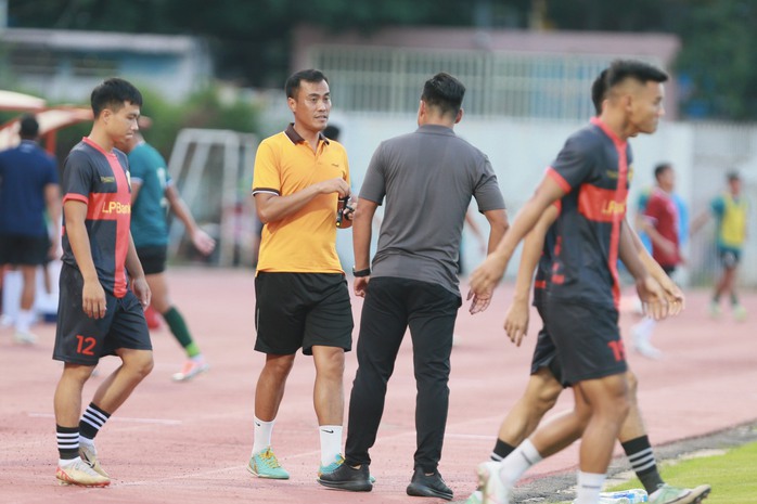 HLV Nguyễn Việt Thắng đặt mục tiêu đưa CLB Thanh niên TP HCM thăng hạng V-League- Ảnh 4. HLV Nguyễn Việt Thắng đặt mục tiêu đưa CLB Thanh niên TP HCM thăng hạng V-League- Ảnh 4.