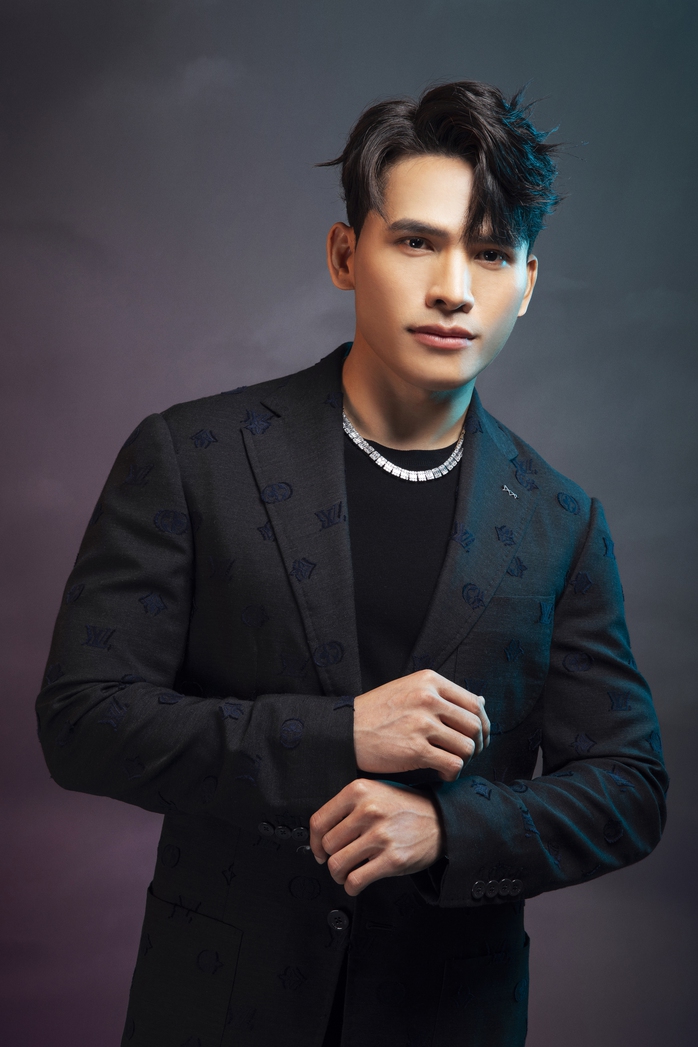 Ca sĩ Quốc Thiên: "Tôi từng mệt mỏi vì cứ mãi loay hoay"- Ảnh 2. Ca sĩ Quốc Thiên: "Tôi từng mệt mỏi vì cứ mãi loay hoay"- Ảnh 2.