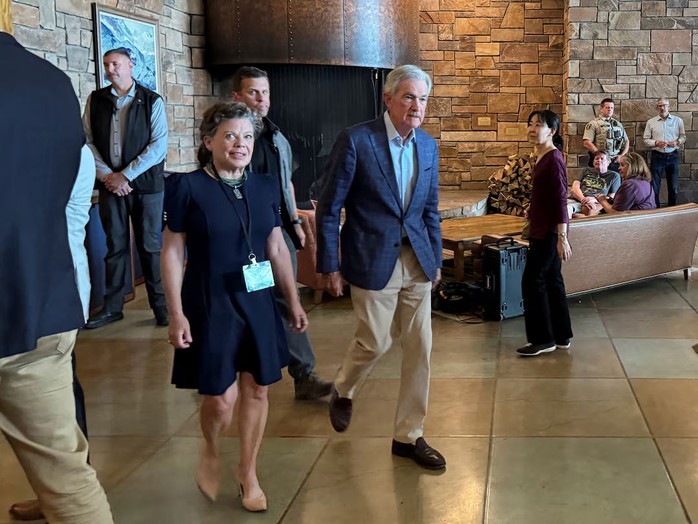 Chủ tịch Jerome Powell tại hội nghị kinh tế thường niên của FED ở bang Wyoming - Mỹ vào ngày 23-8. Ảnh: REUTERS Chủ tịch Jerome Powell tại hội nghị kinh tế thường niên của FED ở bang Wyoming - Mỹ vào ngày 23-8. Ảnh: REUTERS