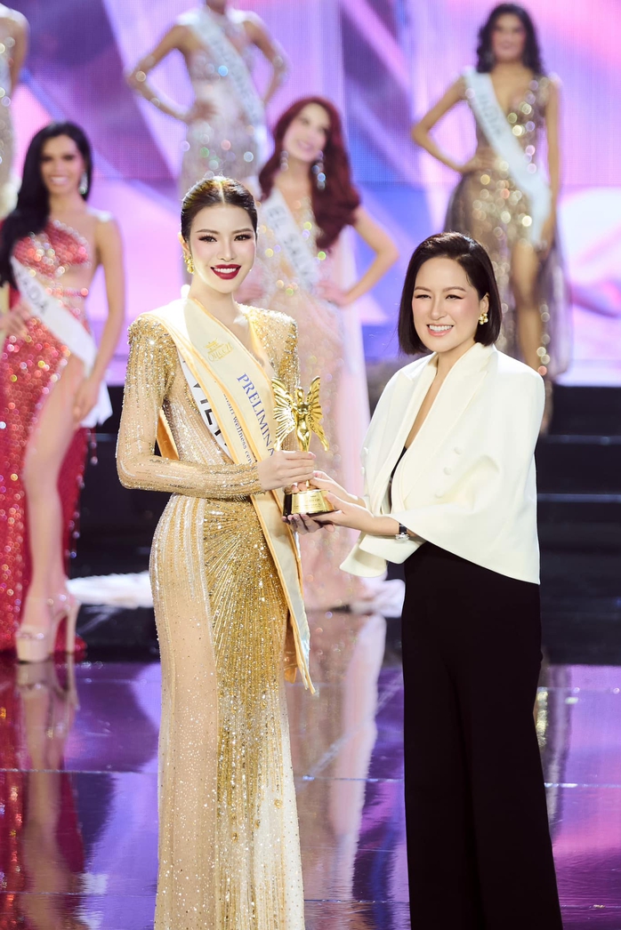 Tường San "nặng ký" tại đấu trường nhan sắc quốc tế- Ảnh 5. Tường San "nặng ký" tại đấu trường nhan sắc quốc tế- Ảnh 5.