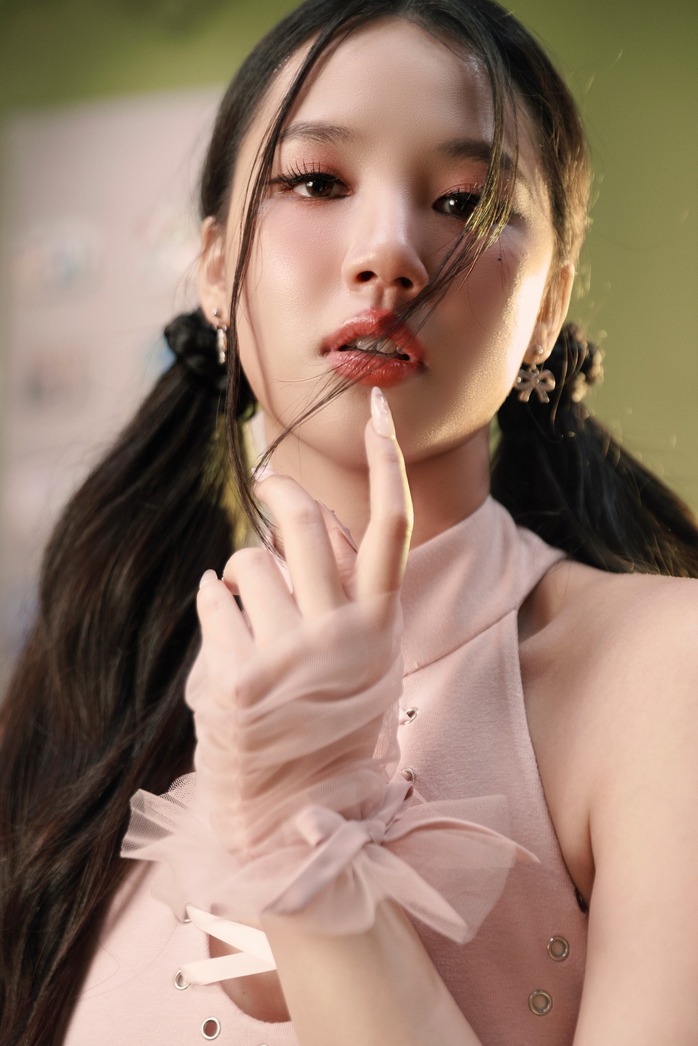 AMEE - MCK bám sát Ji Min (BTS)- Ảnh 1. AMEE - MCK bám sát Ji Min (BTS)- Ảnh 1.
