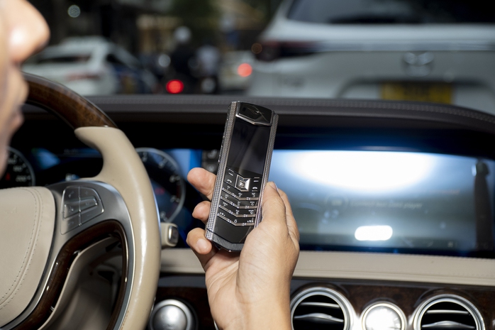 Điện thoại tiền tỉ cũng bị lừa đảo máy 2G thành 4G- Ảnh 1. Điện thoại tiền tỉ cũng bị lừa đảo máy 2G thành 4G- Ảnh 1.