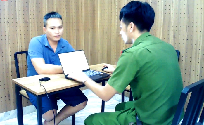 Tông xe ôtô tông vào tổ công tác, 1 CSGT bị thương- Ảnh 1. Tông xe ôtô tông vào tổ công tác, 1 CSGT bị thương- Ảnh 1.