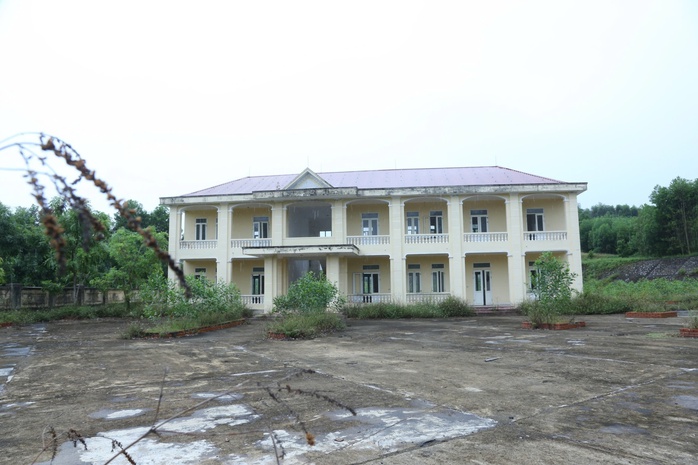 Trường hơn 16 tỉ đồng xây xong rồi….bỏ hoang- Ảnh 3. Trường hơn 16 tỉ đồng xây xong rồi….bỏ hoang- Ảnh 3.