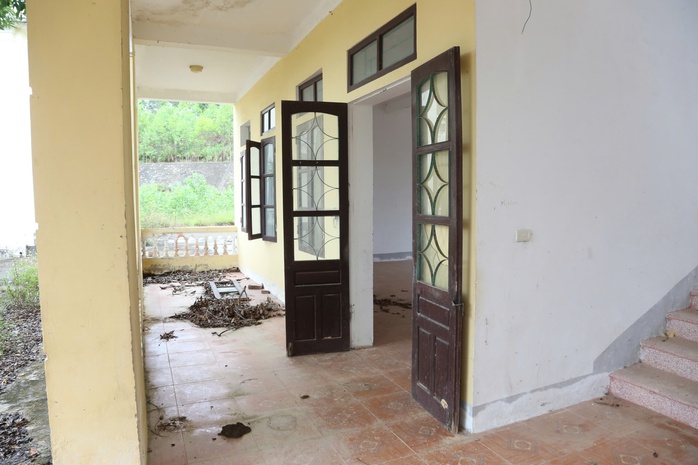 Trường hơn 16 tỉ đồng xây xong rồi….bỏ hoang- Ảnh 8. Trường hơn 16 tỉ đồng xây xong rồi….bỏ hoang- Ảnh 8.