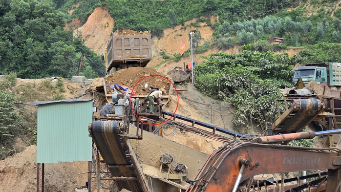 Chính quyền lên tiếng vụ mỏ đá nghi “phù phép” đất thành đá để khai thác trái phép- Ảnh 4. Chính quyền lên tiếng vụ mỏ đá nghi “phù phép” đất thành đá để khai thác trái phép- Ảnh 4.