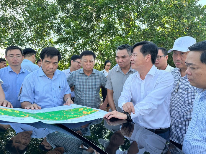 Chủ tịch Quảng Nam: Việc có lợi cho dân thì không phải sợ trách nhiệm!- Ảnh 1. Chủ tịch Quảng Nam: Việc có lợi cho dân thì không phải sợ trách nhiệm!- Ảnh 1.