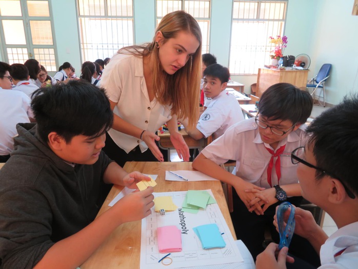 TP HCM: Có thể bố trí thêm hoạt động hỗ trợ, phụ đạo để nâng chất tiếng Anh tích hợp- Ảnh 1. TP HCM: Có thể bố trí thêm hoạt động hỗ trợ, phụ đạo để nâng chất tiếng Anh tích hợp- Ảnh 1.