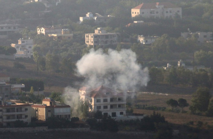 Khói bốc lên tại thị trấn Khiam ở miền Nam Lebanon ngày 25-8 trong lúc xung đột giữa phong trào Hezbollah và lực lượng Israel diễn ra Ảnh: REUTERS Khói bốc lên tại thị trấn Khiam ở miền Nam Lebanon ngày 25-8 trong lúc xung đột giữa phong trào Hezbollah và lực lượng Israel diễn ra Ảnh: REUTERS
