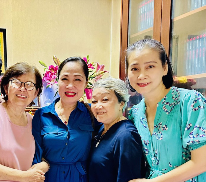 NSND Trịnh Thúy Mùi: "Trân quý những đóng góp của tác giả Lê Duy Hạnh cho sân khấu"- Ảnh 2. NSND Trịnh Thúy Mùi: "Trân quý những đóng góp của tác giả Lê Duy Hạnh cho sân khấu"- Ảnh 2.
