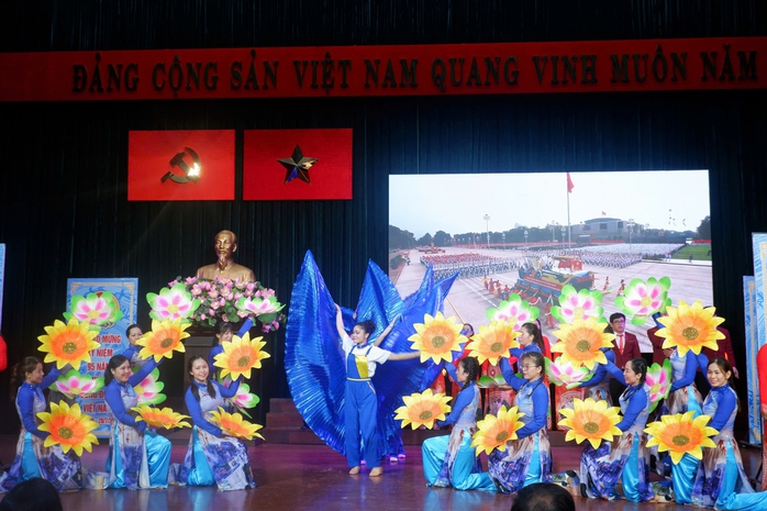 Nâng cao đời sống tinh thần cho CNVC-LĐ- Ảnh 1. Nâng cao đời sống tinh thần cho CNVC-LĐ- Ảnh 1.