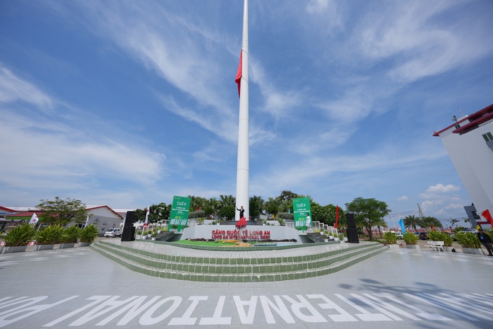 GreenUP Long An half-marathon 2024: Chạy phủ xanh 11.000 cây rừng nguyên sinh miền Trung- Ảnh 3. GreenUP Long An half-marathon 2024: Chạy phủ xanh 11.000 cây rừng nguyên sinh miền Trung- Ảnh 3.