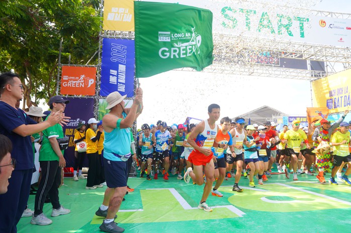 GreenUP Long An half-marathon 2024: Chạy phủ xanh 11.000 cây rừng nguyên sinh miền Trung- Ảnh 2. GreenUP Long An half-marathon 2024: Chạy phủ xanh 11.000 cây rừng nguyên sinh miền Trung- Ảnh 2.