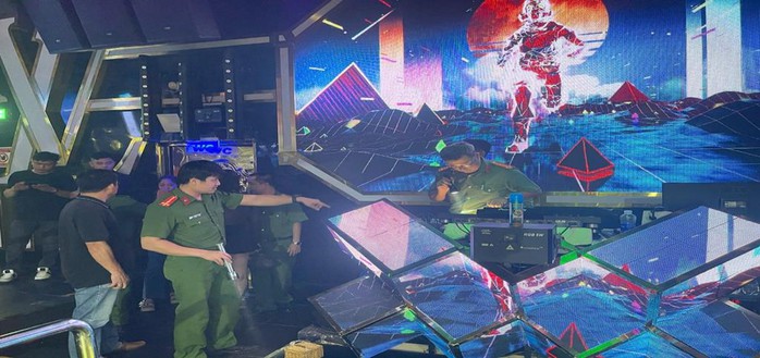 Bất ngờ với hình ảnh bên trong 1 cơ sở ăn uống “đình đám” ở Đồng Nai- Ảnh 1. Bất ngờ với hình ảnh bên trong 1 cơ sở ăn uống “đình đám” ở Đồng Nai- Ảnh 1.