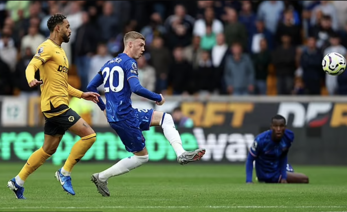 Tranh cãi quanh siêu phẩm lốp bóng thành bàn của Cole Palmer trước Wolverhampton- Ảnh 2. Tranh cãi quanh siêu phẩm lốp bóng thành bàn của Cole Palmer trước Wolverhampton- Ảnh 2.