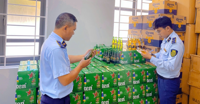 Tạm giữ gần 3.000 chai bia Heineken, Corona nhập lậu- Ảnh 1. Tạm giữ gần 3.000 chai bia Heineken, Corona nhập lậu- Ảnh 1.