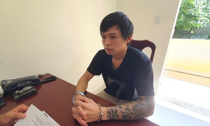 Nam thanh niên thản nhiên đi nhậu sau khi đâm chết người - Ảnh 1. Nam thanh niên thản nhiên đi nhậu sau khi đâm chết người - Ảnh 1.