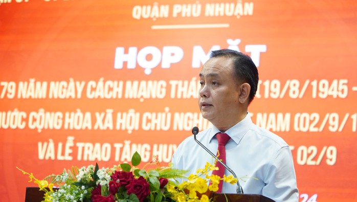 Quận Phú Nhuận: 99% người dân hài lòng với sự phục vụ của cơ quan hành chính nhà nước- Ảnh 2. Quận Phú Nhuận: 99% người dân hài lòng với sự phục vụ của cơ quan hành chính nhà nước- Ảnh 2.