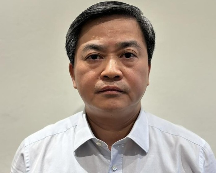 Cựu Bí thư Tỉnh ủy Bến Tre Lê Đức Thọ nhận hối lộ hàng chục tỉ đồng, được tặng xe Mercedes S450
- Ảnh 1. Cựu Bí thư Tỉnh ủy Bến Tre Lê Đức Thọ nhận hối lộ hàng chục tỉ đồng, được tặng xe Mercedes S450
- Ảnh 1.
