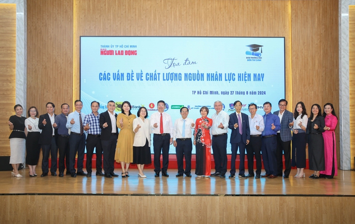 Đại diện các trường ĐH, CĐ và doanh nghiệp tham dự tọa đàm “Các vấn đề về chất lượng nguồn nhân lực hiện nay”, sáng 27-8. Ảnh: HOÀNG TRIỀU Đại diện các trường ĐH, CĐ và doanh nghiệp tham dự tọa đàm “Các vấn đề về chất lượng nguồn nhân lực hiện nay”, sáng 27-8. Ảnh: HOÀNG TRIỀU