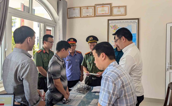 Bắt Phó Chánh Văn phòng UBND tỉnh Quảng Trị- Ảnh 2. Bắt Phó Chánh Văn phòng UBND tỉnh Quảng Trị- Ảnh 2.