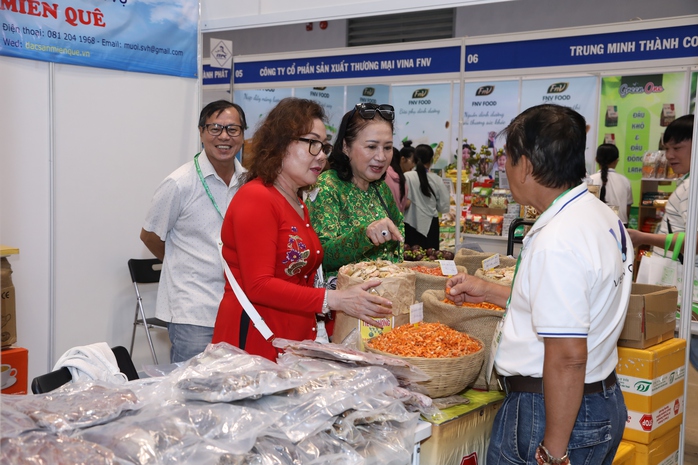 Nhiều sản phẩm mới, giá tốt đang bán tại Hội chợ triển lãm Tôn vinh hàng Việt 2024- Ảnh 5. Nhiều sản phẩm mới, giá tốt đang bán tại Hội chợ triển lãm Tôn vinh hàng Việt 2024- Ảnh 5.