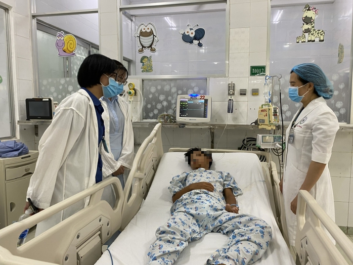 2 bệnh viện hợp sức cứu cháu bé ngưng tim, ngưng thở do sét đánh- Ảnh 1. 2 bệnh viện hợp sức cứu cháu bé ngưng tim, ngưng thở do sét đánh- Ảnh 1.