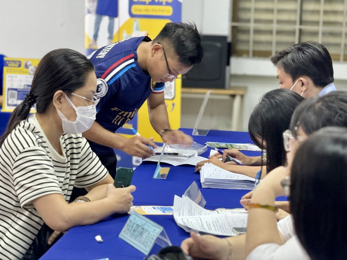 Người lao động làm thủ tục hưởng trợ cấp thất nghiệp tại Trung tâm Dịch vụ Việc làm TP HCM Người lao động làm thủ tục hưởng trợ cấp thất nghiệp tại Trung tâm Dịch vụ Việc làm TP HCM