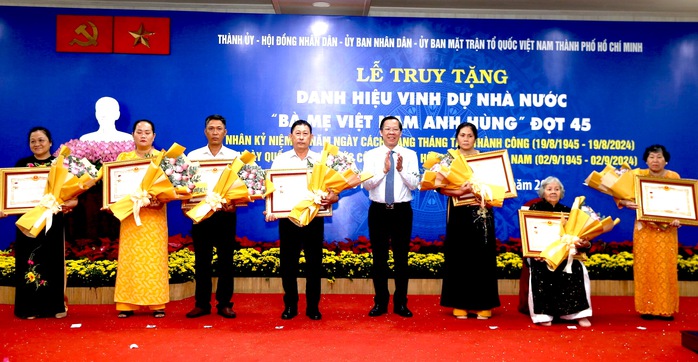 Truy tặng danh hiệu Bà Mẹ Việt Nam Anh hùng cho 7 mẹ ở TP HCM- Ảnh 1. Truy tặng danh hiệu Bà Mẹ Việt Nam Anh hùng cho 7 mẹ ở TP HCM- Ảnh 1.