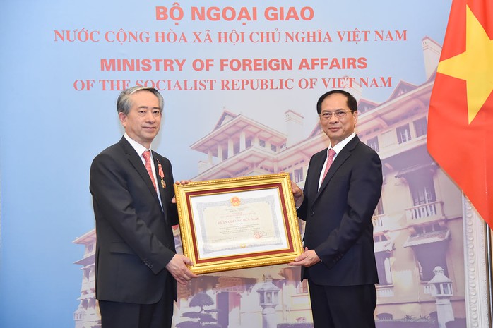 Trao Huân chương Hữu nghị của Nhà nước Việt Nam tặng Đại sứ Trung Quốc- Ảnh 1. Trao Huân chương Hữu nghị của Nhà nước Việt Nam tặng Đại sứ Trung Quốc- Ảnh 1.