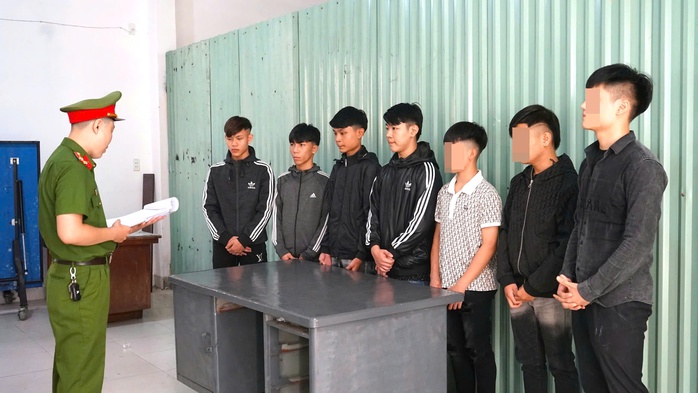 4 người tại Đà Nẵng bị chém nhầm trong đêm- Ảnh 1. 4 người tại Đà Nẵng bị chém nhầm trong đêm- Ảnh 1.
