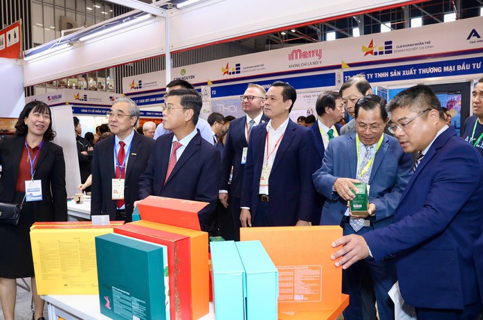 Nhiều sản phẩm mới, giá tốt đang bán tại Hội chợ triển lãm Tôn vinh hàng Việt 2024- Ảnh 1. Nhiều sản phẩm mới, giá tốt đang bán tại Hội chợ triển lãm Tôn vinh hàng Việt 2024- Ảnh 1.