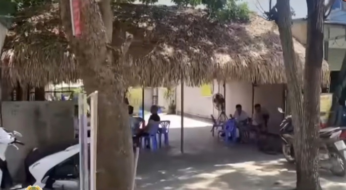 Ném dao về phía bạn nhậu do mâu thuẫn khi mời bia- Ảnh 1. Ném dao về phía bạn nhậu do mâu thuẫn khi mời bia- Ảnh 1.