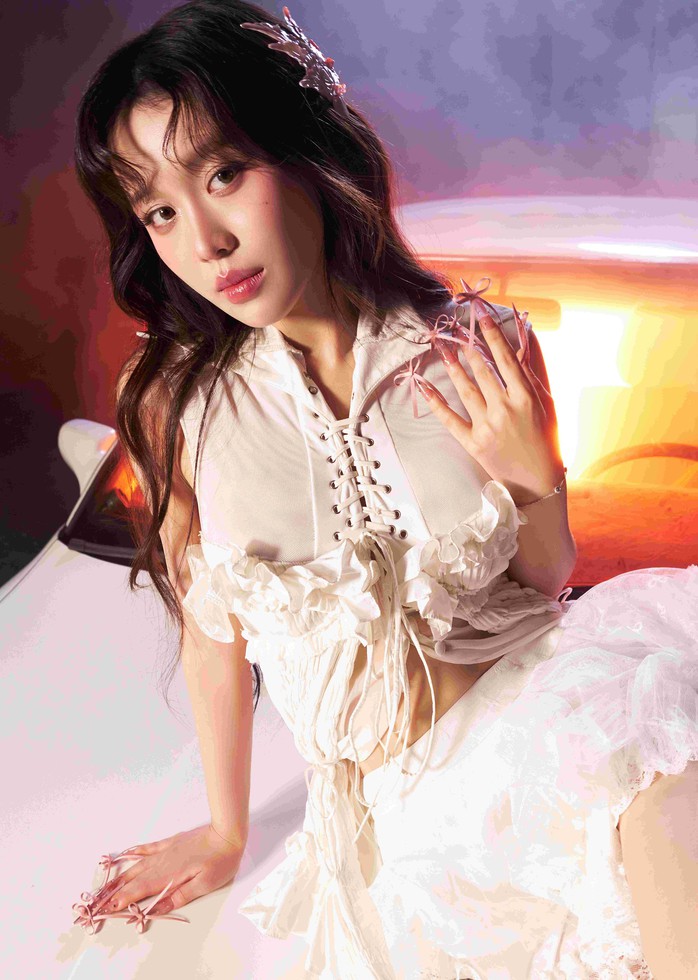 Cô gái Hàn Quốc Han Sara rời bỏ Đông Nhi- Ảnh 1. Cô gái Hàn Quốc Han Sara rời bỏ Đông Nhi- Ảnh 1.