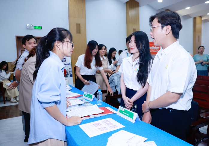 Lao động Việt Nam được nhiều nước săn đón- Ảnh 1. Lao động Việt Nam được nhiều nước săn đón- Ảnh 1.