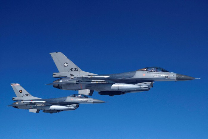 Ukraine xác nhận F-16 chính thức xung trận, "bắn hạ mục tiêu Nga"- Ảnh 1. Ukraine xác nhận F-16 chính thức xung trận, "bắn hạ mục tiêu Nga"- Ảnh 1.