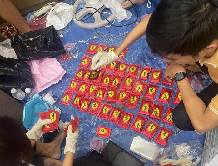 Nhóm nam nữ tụ tập xuyên đêm, dùng căn hộ tàng trữ ma túy “nước vui”- Ảnh 2. Nhóm nam nữ tụ tập xuyên đêm, dùng căn hộ tàng trữ ma túy “nước vui”- Ảnh 2.