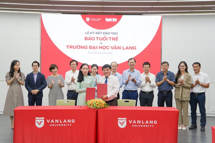 Sinh viên Trường Đại học Văn Lang được học thẩm định tin tức, kỹ năng nhiếp ảnh tại báo Tuổi Trẻ- Ảnh 1. Sinh viên Trường Đại học Văn Lang được học thẩm định tin tức, kỹ năng nhiếp ảnh tại báo Tuổi Trẻ- Ảnh 1.