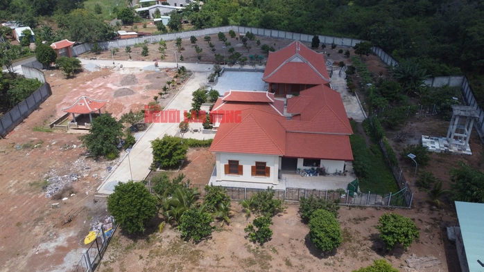 Diễn biến mới vụ việc vợ một phó chủ tịch thị xã ở Bình Phước xây "biệt phủ" sai phép- Ảnh 1. Diễn biến mới vụ việc vợ một phó chủ tịch thị xã ở Bình Phước xây "biệt phủ" sai phép- Ảnh 1.