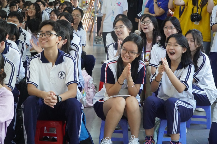 Trường THPT chuyên Trần Đại Nghĩa chào đón học sinh lớp 10 bằng 25 câu lạc bộ "chất lừ"- Ảnh 6. Trường THPT chuyên Trần Đại Nghĩa chào đón học sinh lớp 10 bằng 25 câu lạc bộ "chất lừ"- Ảnh 6.