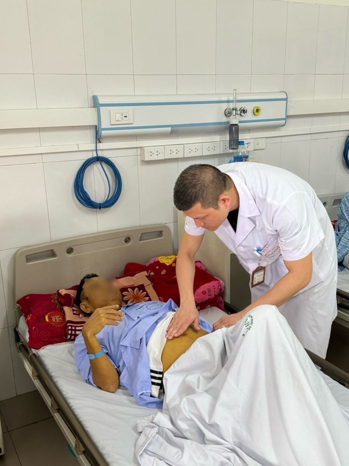 Tái diễn ngộ độc "thuốc gia truyền ba đời"- Ảnh 1. Tái diễn ngộ độc "thuốc gia truyền ba đời"- Ảnh 1.